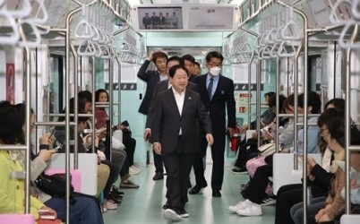 (0501)[정책기획과]주광덕 남양주시장, 마석-상봉 셔틀 열차 첫 운행일 현장 점검(사진1).jpg width: 100%; height : 150px