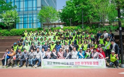 (사진)하남시, 강동구와 함께 도심하천 가꾸다… 대사골천~고덕천 정화 활동.jpg width: 100%; height : 150px