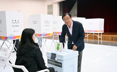 (사진)이현재 하남시장, 제21대 대선 사전투표… “소중한 한 표 꼭 행사하세요”.jpg width: 100%; height : 150px