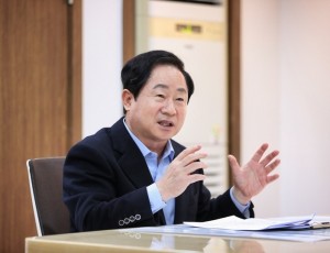 (0530)[환경정책과]남양주시, 2035 환경계획 수립…‘미래형 에코시티 조성 나선다’(주광덕 남양주시장 1).JPG
