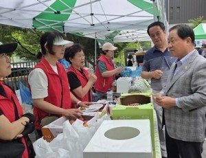 (0623)[평내동]주민과 농업인이 함께 만든 장터…평내동 어울더울 직거래장터 큰 호응 속 마무리(사진2).jpg