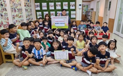 [전달보도자료]로얄듀크어린이집 플리마켓 수익금 전액 하남시장애인복지관에 기부.jpg width: 100%; height : 150px