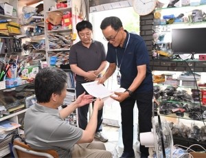 (사진)하남시, ‘옥외광고물 연장 배달부’ 운영… 찾아가는 행정에 시민들 감동.jpg