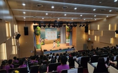(0717)[위생과]남양주시 어린이·사회복지급식관리지원센터, 2025 경기도 어린이 식생활 안전 순회교육 ‘피터팬이 달라졌어요!’ 진행(사진1).jpg width: 100%; height : 150px