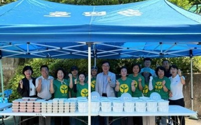 (0811)[호평 생자과]호평동 새마을부녀회, 말복맞이 어르신 사랑의 삼계탕 나눔 봉사 펼쳐(사진).jpg width: 100%; height : 150px