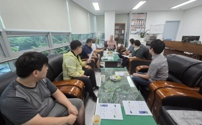 (0825)[진건읍 복지지원과]남양주시 진건읍 푸른샘 정신재활시설 훈련생, 행정기관 견학(사진).jpg width: 100%; height : 150px