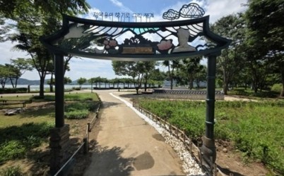 (0910)[하천공원관리과]남양주시, 정약용정원 준공… 조형물·안내판 설치로 역사적 가치 강화(사진1).jpg width: 100%; height : 150px