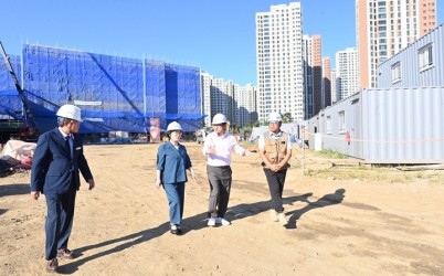 (사진1)이현재 하남시장의 ‘1호 결재’, (가칭)미사5중(교명선정 한홀중) 신설로 결실…“내년 3월 개교 차질없게”.jpg width: 100%; height : 150px