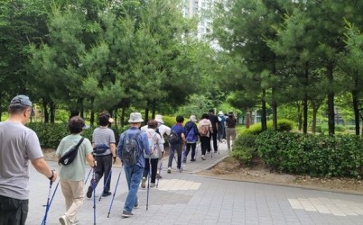 (사진1)하남시, 신장동에서 60세 이상 대상 ‘하남 88 워킹 2기’ 운영.jpg width: 100%; height : 150px