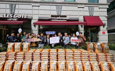 [전달보도자료] 베이크플러스 추석 명절맞이 백미 지원사업.jpg width: 100%; height : 150px