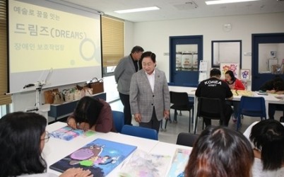 (1002)[장애인복지과]주광덕 남양주시장, 추석 명절 맞아 복지시설 위문(사진1).jpg width: 100%; height : 150px