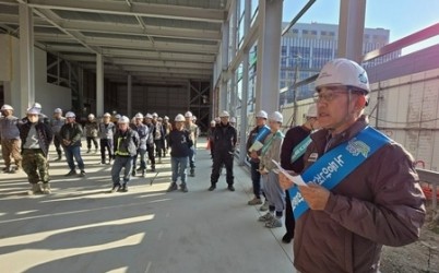 (1105)[일자리정책과]남양주 노동안전지킴이, ‘찾아가는 산재예방 캠페인’ 통해 겨울철 산업재해 예방 문화 확산(사진1).jpg width: 100%; height : 150px