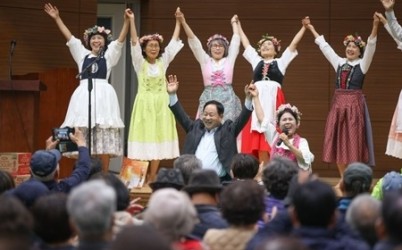 (1109)[퇴계원읍]주광덕 남양주시장, ‘퇴계원힐스테이트 건강걷기대회 &amp; 힐링음악회’에 참석해 주민들과 소통 이어가(사진2).jpg width: 100%; height : 150px