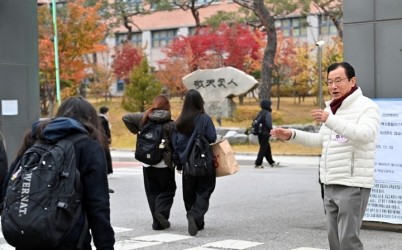 (사진1)이현재 하남시장, 수능 현장  width: 100%; height : 150px