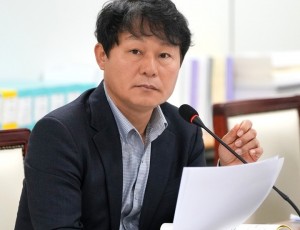 [보도자료사진1]하남시의회 정병용 부의장, 하남시 행정사무감사서 원칙 없는 고무줄 행정 조목조목 질타.jpg