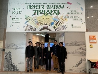 (1127)[문화예술과]‘기억상자’, 광복회장 방문으로 대한민국 임시정부 특별전 의미 더해(단체사진).jpeg