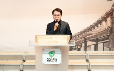 (사진2)남양주시의회, ‘2025년 성탄감사예배 및 성탄 트리 점등식’ 참석.JPG width: 100%; height : 150px