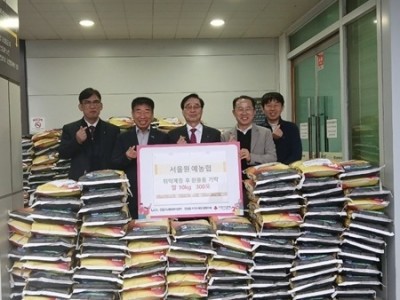 (1217)[진접읍 복지지원과]서울원예농협, 진접읍 취약계층 위해 쌀 300포 기탁(사진).jpeg