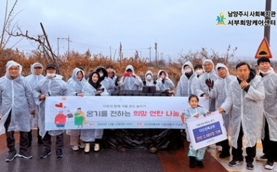 (1217)[복지정책과]남양주시 다산은혜교회, 서부희망케어센터 통해 연탄 2,000장 기부(사진).jpg