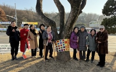 (1219)[장애인복지과]남양주시, 장애인 손뜨개 작품으로 청사에 겨울온기 더해(사진).jpg width: 100%; height : 150px