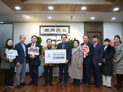 (1222)[복지정책과]평내동 사회단체·주민센터 직원, 지역 연대로 음주운전 사고 피해 유가족에 후원금 전달(사진).jpg