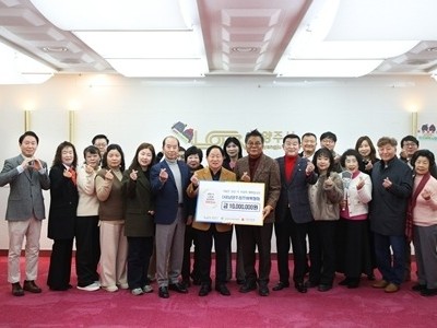 (1222)[복지정책과]남양주시, 점프벼룩협회로부터 취약계층 지원 성금 1천만 원 기탁 받아(주광덕 시장, 유길문 회장).jpg