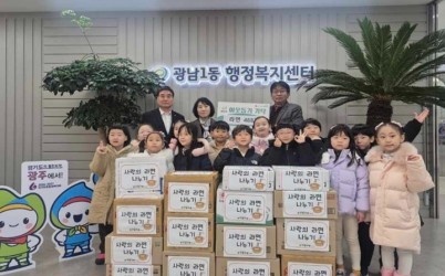 자연사랑어린이집·태전제일교회, 광주시 광남1동에 연말 이웃돕기 물품 기탁 (1).jpg width: 100%; height : 150px