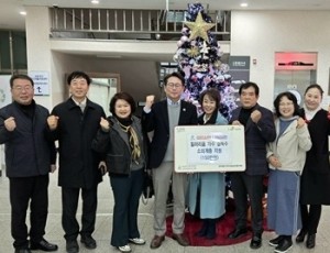 (0224)[와부읍 복지지원과]가수 설녹수, 와부읍 취약계층 위해 자선공연 수익금 150만 원 기부… 재능나눔으로 이웃사랑 실천(사진).jpg