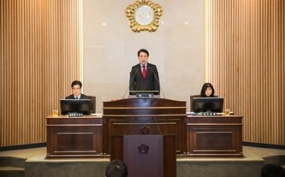 (사진2)남양주시의회, 제318회 임시회 개회.jpg width: 100%; height : 150px