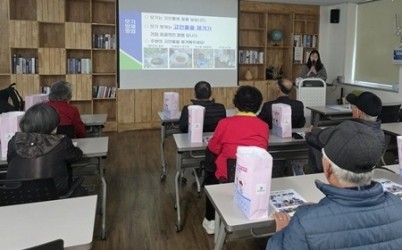 (0326)[남양주풍양보건소]남양주시, 어르신 참여 ‘모기 유충 제거’ 자원봉사단 간담회 개최(사진2).jpg width: 100%; height : 150px