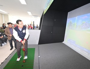 (사진1)“사계절 굿샷” 하남시, 덕풍스포츠문화센터 스크린파크골프장 개장.jpg