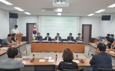 (0609)[하천공원관리과]남양주시, 하천·계곡 산림 불법행위 예방을 위한 지역 상인회 간담회 개최(사진1).jpeg width: 100%; height : 150px