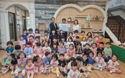 세인트폴 어린이집, 광주시 광남1동에 바자회 수익금 이웃돕기 성금 기탁.jpg width: 100%; height : 150px