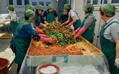 광주시 도척면 새마을부녀회, 취약계층 150가구에 열무김치 전달 (2).jpg width: 100%; height : 150px