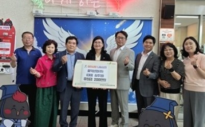 (0623)[와부읍 복지지원과] 심주영 효덕산업 대표, 와부읍 취약계층 아동 위해 성금 200만 원 후원(사진).jpg width: 100%; height : 150px