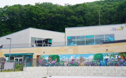 사진1.jpg width: 100%; height : 150px