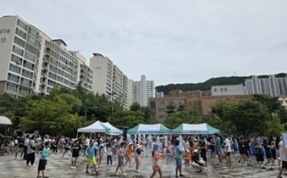 (0810)[평내동] 남양주시 평내동 청소년자치위원회, 청소년과 주민이 하나 된 ‘여름 물총 축제’ 개최(사진2).jpg width: 100%; height : 150px