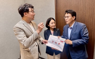 [보도사진]정경섭·이정연 하남시의원, 윤상현 국회의원 만나 ‘뉴홈 피해 대책 마련’ 요청 복사.jpg width: 100%; height : 150px