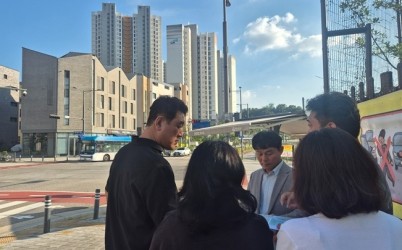 [사진자료1] 정병용 하남시의회 의장, 학생 안전이 최우선... 학교 민생 안전시설 현장점검.jpg width: 100%; height : 150px