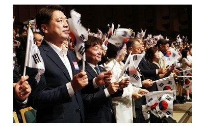 260815 남종섭 의장, 제81주년 광복절 경축행사 참석...“선열의 뜻 기억할 것” (2).jpg width: 100%; height : 150px