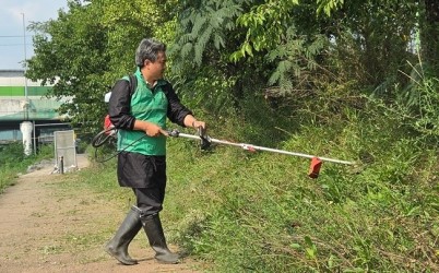 [보도사진] 최승태 하남시의회 의회운영위원장, ‘관리 사각지대’ 덕풍천 찾아 직접 예초.jpg width: 100%; height : 150px