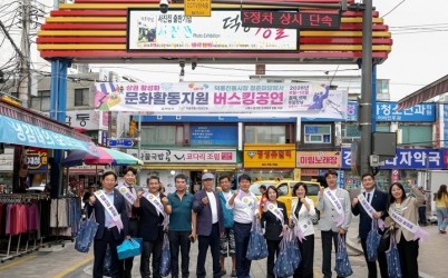 [보도사진]하남시의회, 추석 명절 앞두고 전통시장 장보기 나서 골목상권소상공인 살리기 총력.jpg
