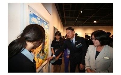 (1005)[문화예술과]남양주시, 더나르떼 ‘사제동행 미술전시회’서 지역 청소년 격려(사진1).jpg width: 100%; height : 150px