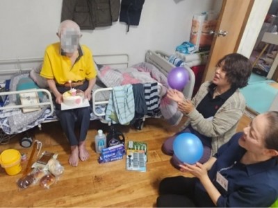 광주시노인복지관, 저소득 어르신 10가정 찾아가는 생신잔치 진행 (1).jpg
