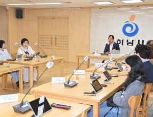 (사진1)아이 키우기 좋은 하남, 어린이회관 조성에 시민 의견 더한다.jpg
